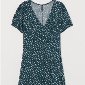 ✨3 for $25✨ H&M Divided Dark Green Floral Dress With Buttons